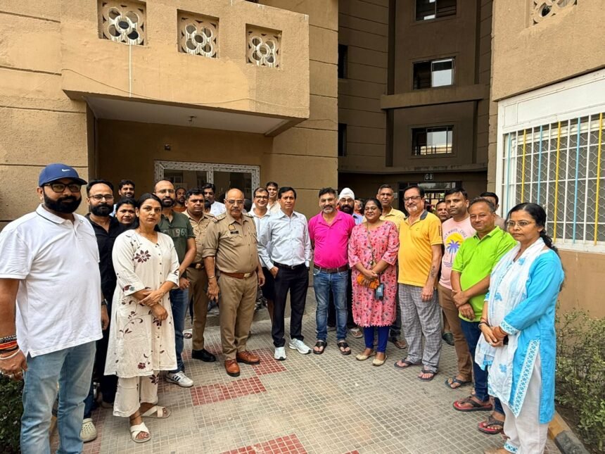 Sampurnam Apartment Owners Association Elections Concluded Unopposed; Certificates Distributed to Newly Elected Office Bearers IMAGE CREDIT TO रिपोर्टर