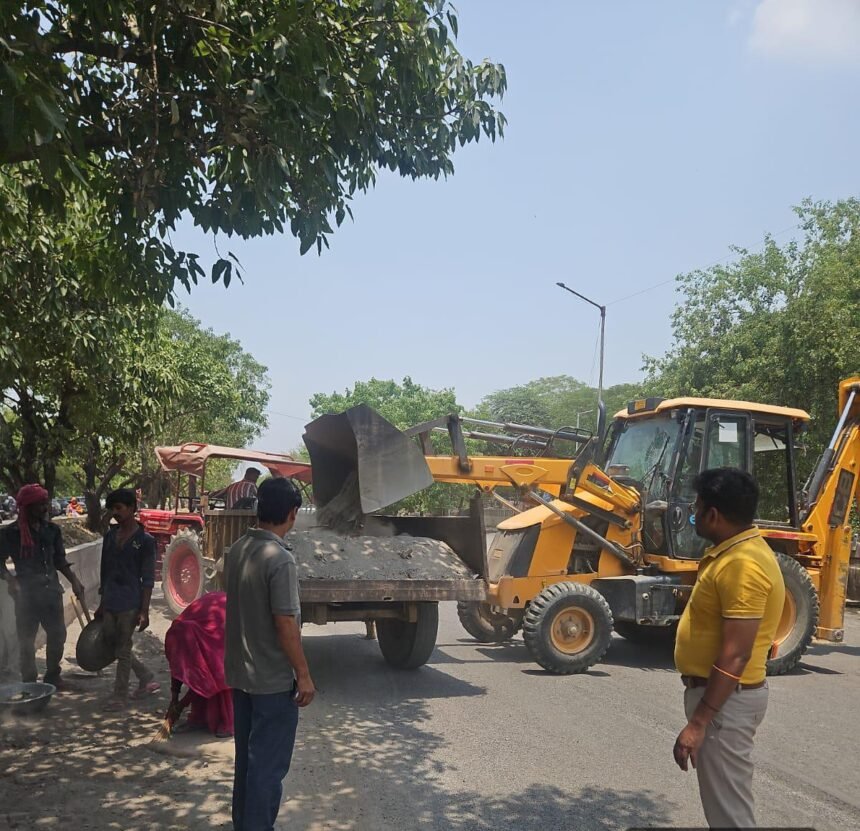 Greater Noida Authority’s Special Cleanliness Drive to Control Dust and Pollution Continues for the Fourth Consecutive Day IMAGE CREDIT TO प्राधिकरण
