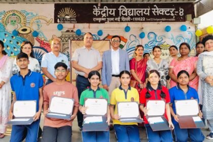 Scholarship Started by Former Student in Memory of Mother; Seven Meritorious Science Students Receive Financial Assistance IMAGE CREDIT TO स्कूल
