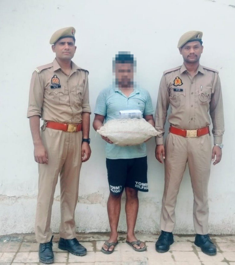Operation Prahar: Indirapuram police arrested a drug trafficker with illegal cannabis (ganja). IMAGE CREDIT TO पुलिस