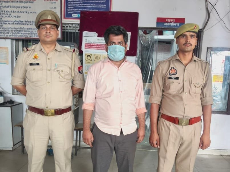 Accused arrested for executing a property sale deed using forged documents. IMAGE CREDIT TO पुलिस