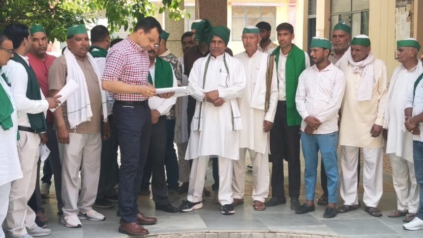 BKU Unique Submitted a Memorandum to the SDM Regarding Farmers' Issues IMAGE CREDIT TO रिपोर्टर