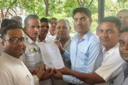 Lawyers' Pen-Down Strike Continues for the Third Day, Memorandum Submitted to SDM IMAGE CREDIT TO रिपोर्टर