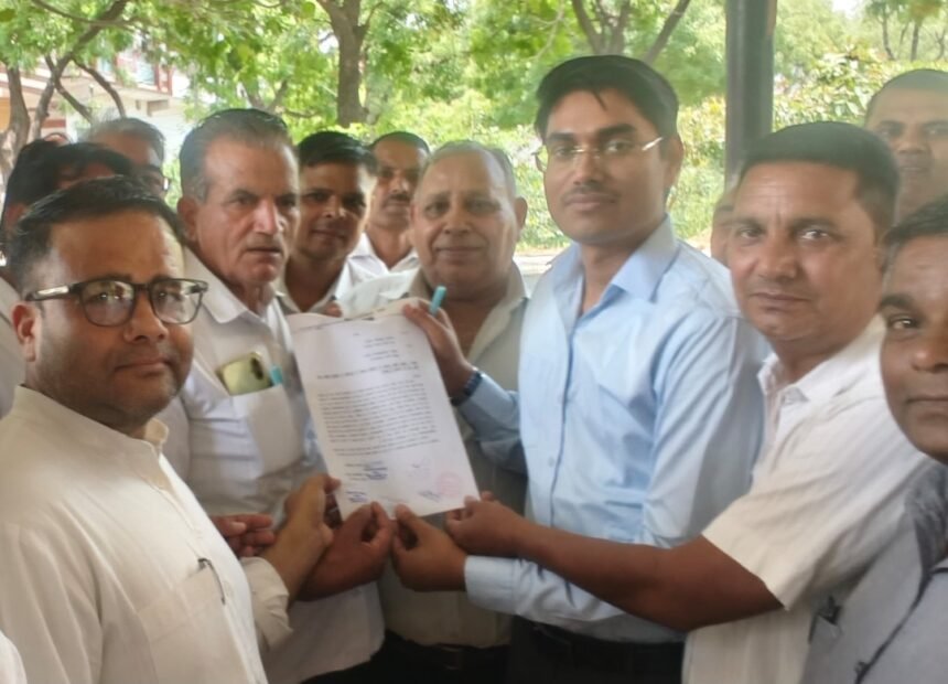 Lawyers' Pen-Down Strike Continues for the Third Day, Memorandum Submitted to SDM IMAGE CREDIT TO रिपोर्टर