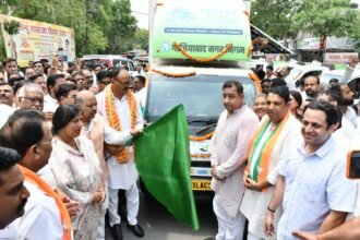 Deputy CM Brajesh Pathak Visits Ghaziabad Municipal Corporation Headquarters, Flags Off Corporation Vehicles IMAGE CREDIT TO नगर निगम
