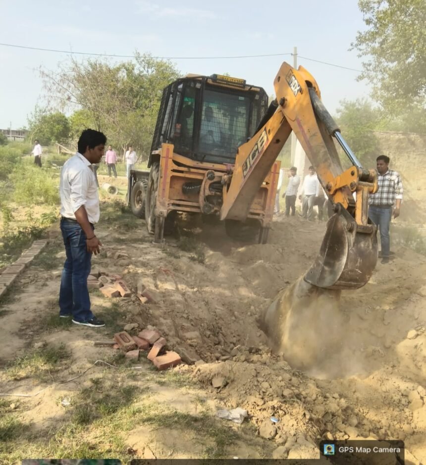 Greater Noida Authority got encroachment removed from land worth 12 crore in Khodna Khurd — IMAGE CREDIT TO प्राधिकरण