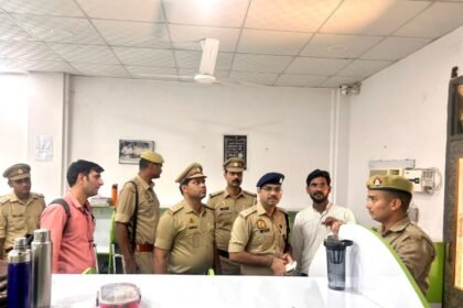 Lucknow Fire Incident: Ghaziabad Police Conduct Fire NOC Campaign Across Various Buildings — IMAGE CREDIT TO पुलिस