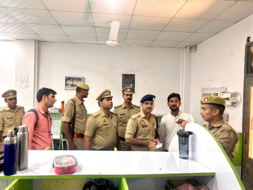 Lucknow Fire Incident: Ghaziabad Police Conduct Fire NOC Campaign Across Various Buildings — IMAGE CREDIT TO पुलिस
