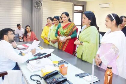 After the Lucknow Fire Incident, Administration in Hapur Becomes Strict; Three Libraries and Coaching Centres Operating Without NOC Sealed, Investigation Begins — IMAGE CREDIT TO रिपोर्टर