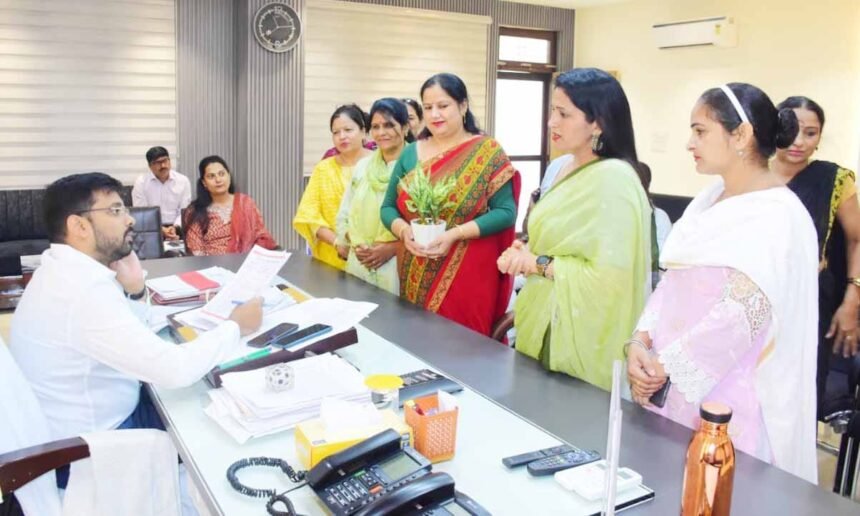 After the Lucknow Fire Incident, Administration in Hapur Becomes Strict; Three Libraries and Coaching Centres Operating Without NOC Sealed, Investigation Begins — IMAGE CREDIT TO रिपोर्टर