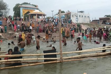 Massive rush of faith at Jyeshtha Ganga Dussehra fair; lakhs of devotees took a holy dip in the Ganga — IMAGE CREDIT TO REPORTER