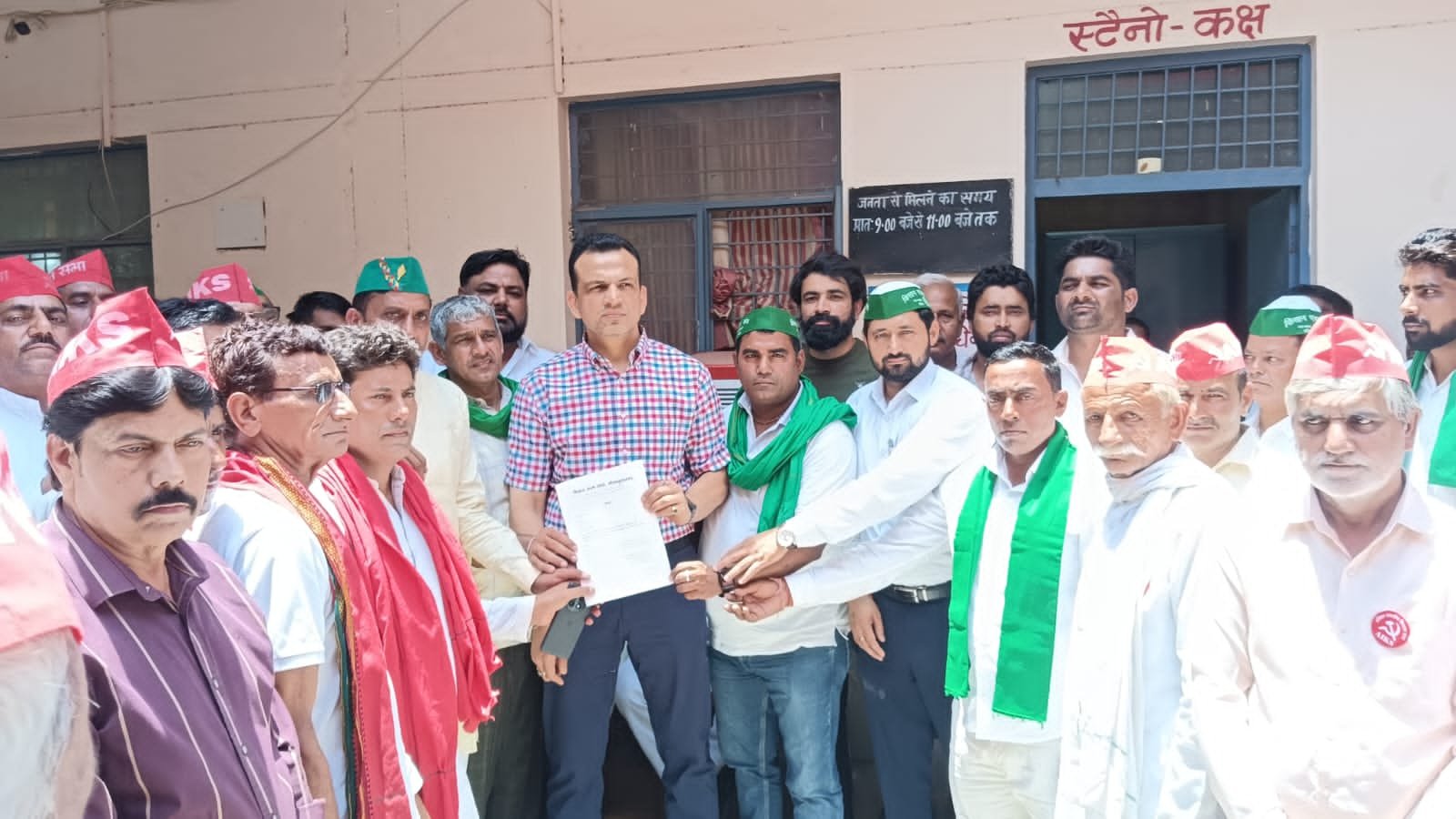 Samyukt Kisan Morcha Submits Memorandum to SDM Against Toll Manager, Warns of Protest — IMAGE CREDIT TO रिपोर्टर