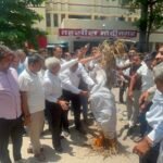Protest Against E-Registration System Continues on the Seventh Day; Effigy of Minister Burnt — IMAGE CREDIT TO रिपोर्टर