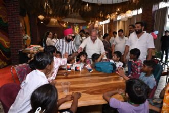 125 Children Taken on Educational Tour at the Conclusion of Summer Camp; MP Dr. Rajkumar Sangwan Fulfills His Promise IMAGE CREDIT TO रिपोर्टर