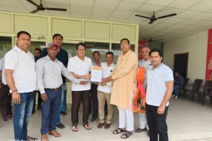 National Educational Federation Delegation Meets MP, Raises Demand to End TET Compulsory Requirement IMAGE CREDIT TO रिपोर्टर