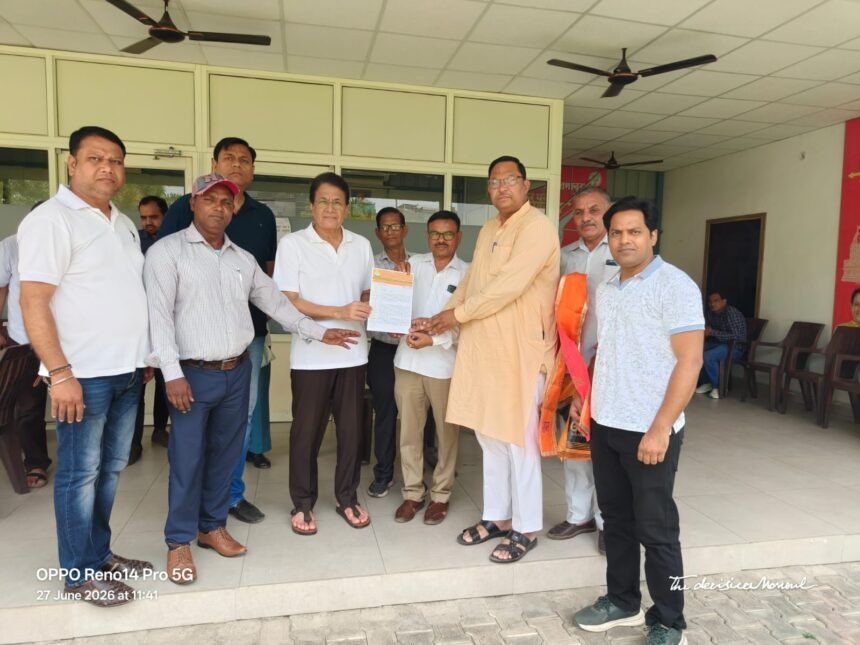 National Educational Federation Delegation Meets MP, Raises Demand to End TET Compulsory Requirement IMAGE CREDIT TO रिपोर्टर