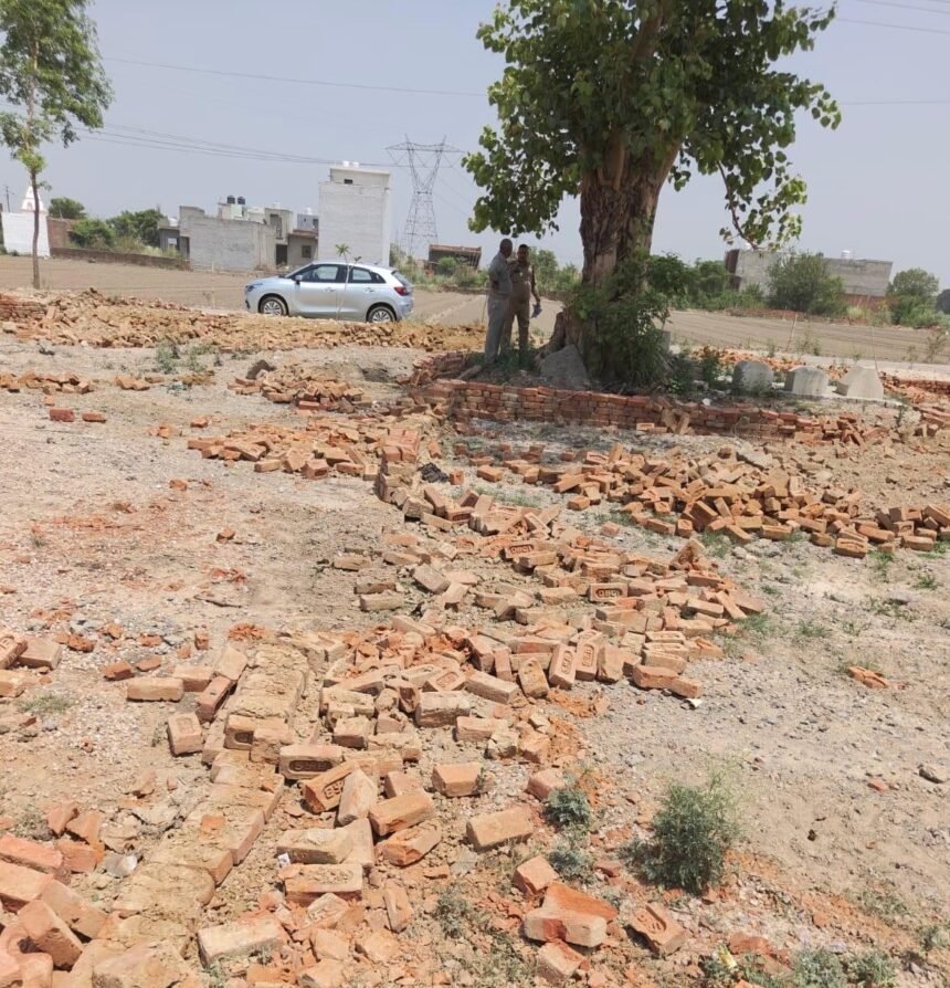 GDA Cracks Down on Illegal Development: Unauthorized Colonies Spread Across 32,000 Square Meters in Kanauja and Muradnagar Razed — IMAGE CREDIT TO प्राधिकरण