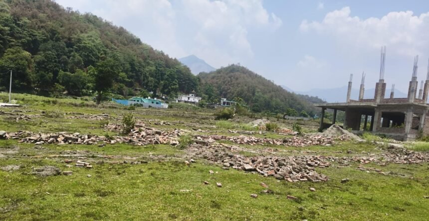 MDDA's Strict Action: Bulldozer Deployed Again Against an Illegal Colony Being Developed on 10 Bighas of Land in Vikasnagar — IMAGE CREDIT TO प्राधिकरण