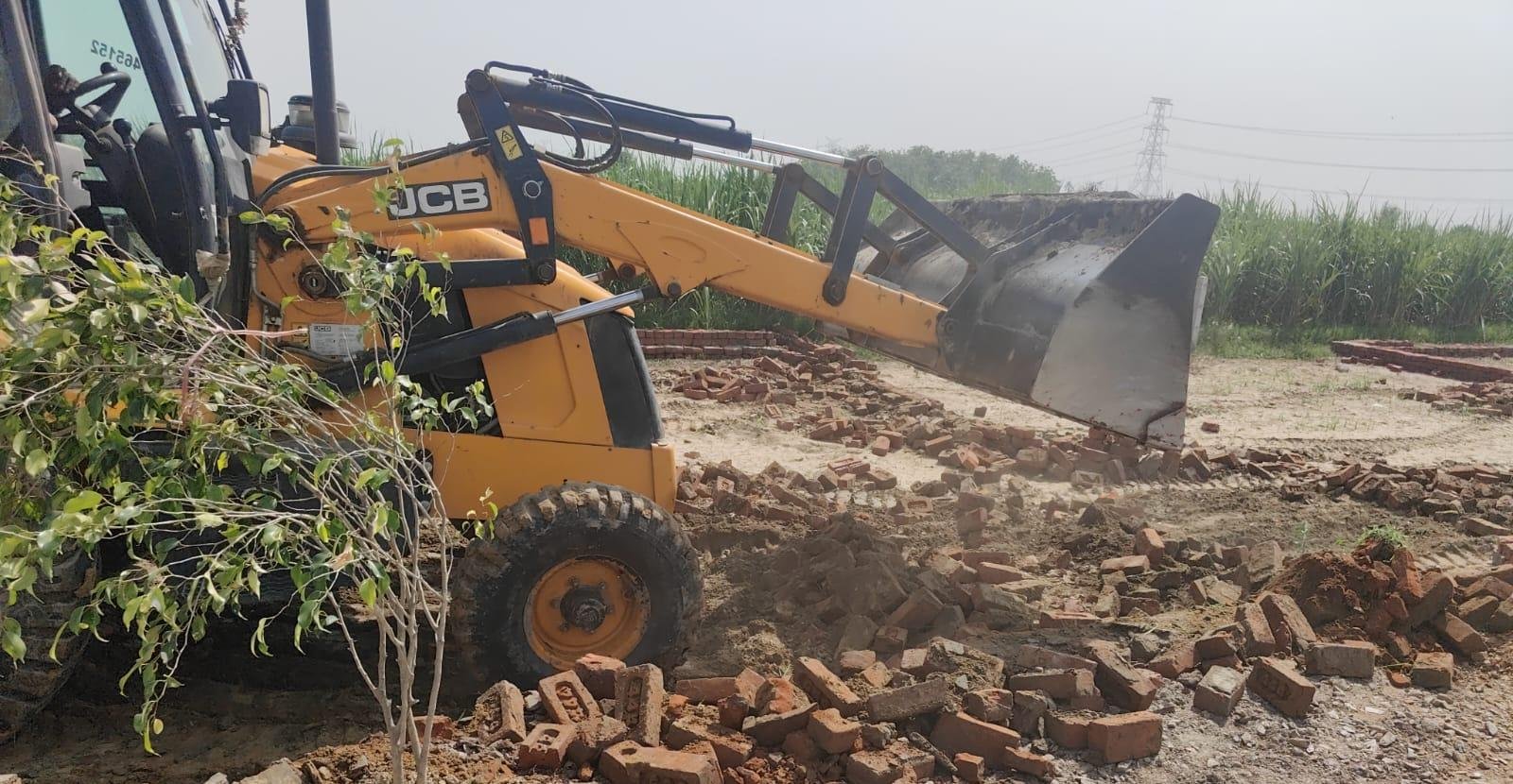 HPDA's Major Drive: Bulldozers Demolish Four Illegal Plottings Spread Across 36,500 Square Metres — IMAGE CREDIT TO प्राधिकरण