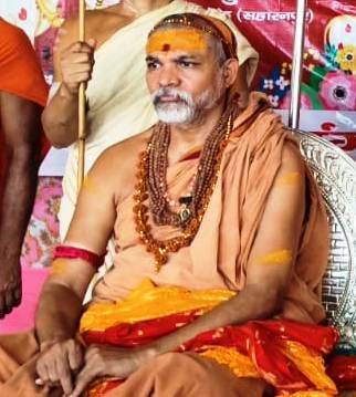 Cattle Dying of Hunger and Thirst in Cow Shelters Under Yogi Government: Shankaracharya — IMAGE CREDIT TO रिपोर्टर