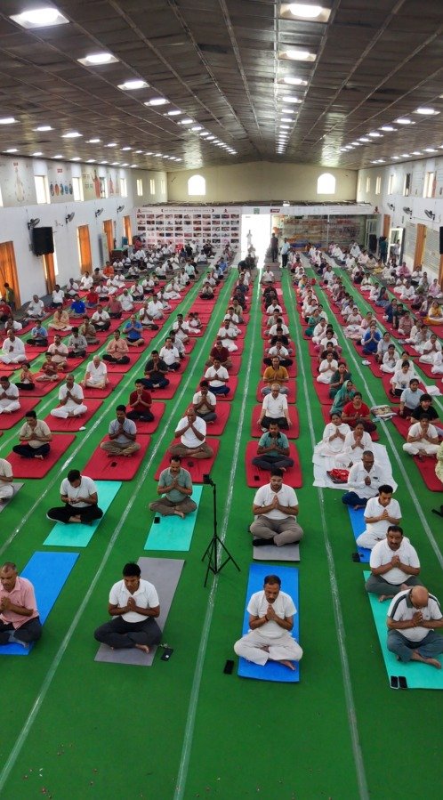 On International Yoga Day, grand events were held at various locations in Modinagar. IMAGE CREDIT TO रिपोर्टर