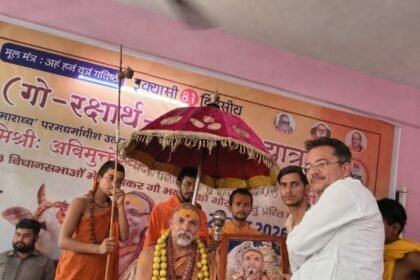 Cow protection is not just a religious issue, but a matter of the existence of the nation and its culture: Avimukteshwaranand. IMAGE CREDIT TO रिपोर्टर