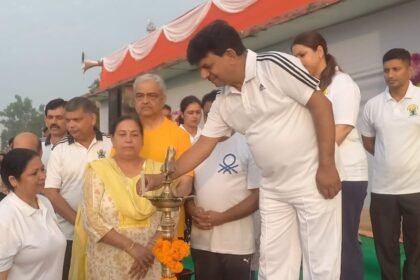 International Yoga Day was celebrated on the theme “Yoga for Healthy Aging,” and the in-charge minister also planted saplings. IMAGE CREDIT TO सूचना विभाग