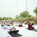 Grand yoga event in Madhuban Bapudham: GDA shared the mantra of a healthy life at the under-construction Bunkar Mart. IMAGE CREDIT TO प्राधिकरण