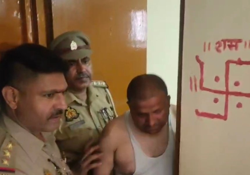 "In Ghaziabad, a man who had been declared dead was found alive; his family had already performed the last rites of an unidentified body." IMAGE CREDIT TO पुलिस