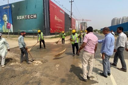 "A special cleaning drive has been launched to make the roads of Greater Noida dust-free." IMAGE CREDIT TO प्राधिकरण