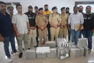 Police Arrest Interstate Gang Involved in Multi-Million Rupee Theft from Mobile Towers IMAGE CREDIT TO पुलिस