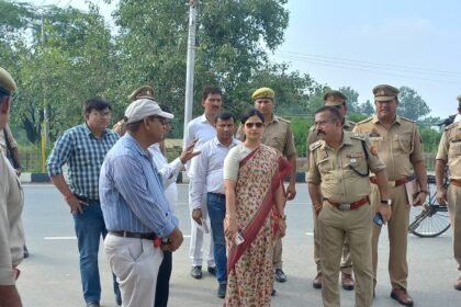 DM and SP Inspect Preparations for the Kanwar Yatra, Direct Officials to Improve Facilities for Devotees at Shiva Temples IMAGE CREDIT TO सूचना विभाग