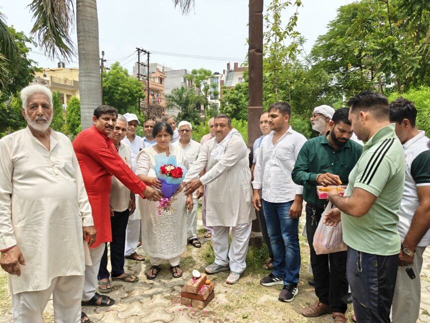 Mayor lays foundation stone for development works worth crores IMAGE CREDIT TO नगर निगम