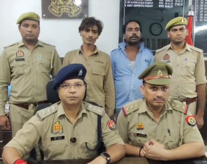 Link Road police arrest two accused involved in factory theft IMAGE CREDIT TO पुलिस