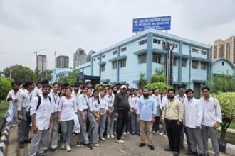 MBBS Students Visit Ghaziabad Water Treatment Plant on Educational Tour, Learn the Process of Safe Drinking Water Management | IMAGE CREDIT TO इंस्टीट्यूट