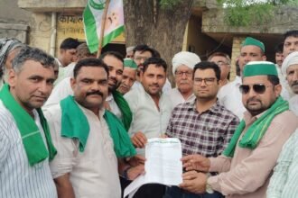 The Bharatiya Kisan Union (Tikait) staged a protest over electricity issues and blocked a road after holding a panchayat at the power substation. IMAGE CREDIT TO REPORTER