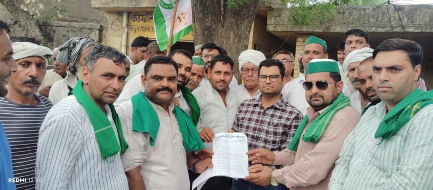 The Bharatiya Kisan Union (Tikait) staged a protest over electricity issues and blocked a road after holding a panchayat at the power substation. IMAGE CREDIT TO REPORTER