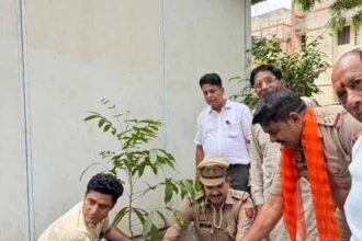 Tree Plantation Held in Kotwali Premises; Message of Environmental Conservation Delivered IMAGE CREDIT TO रिपोर्टर