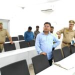 DCP Dhawal Jaiswal Inspects Police Lines, Directs Officials to Maintain Proper Arrangements IMAGE CREDIT TO पुलिस