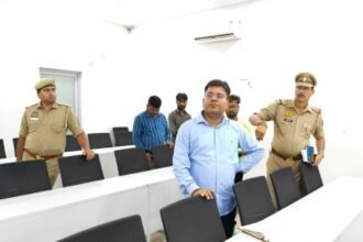 DCP Dhawal Jaiswal Inspects Police Lines, Directs Officials to Maintain Proper Arrangements IMAGE CREDIT TO पुलिस