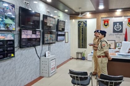 DIG reviews preparations for the Kanwar Yatra and directs improvements in the control room, CCTV surveillance, and parking arrangements IMAGE CREDIT TO पुलिस