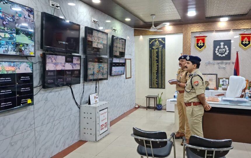 DIG reviews preparations for the Kanwar Yatra and directs improvements in the control room, CCTV surveillance, and parking arrangements IMAGE CREDIT TO पुलिस