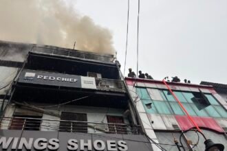 Massive Fire Breaks Out at Wings Shoes Showroom in Ghantaghar; Fire Department Brings Blaze Under Control IMAGE CREDIT TO फायर डिपार्मेंट