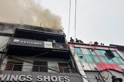 Massive Fire Breaks Out at Wings Shoes Showroom in Ghantaghar; Fire Department Brings Blaze Under Control IMAGE CREDIT TO फायर डिपार्मेंट