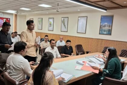 Instructions Issued for Quick Resolution of Traders’ Issues; District Magistrate Fixes Accountability of Officials IMAGE CREDIT TO सूचना विभाग