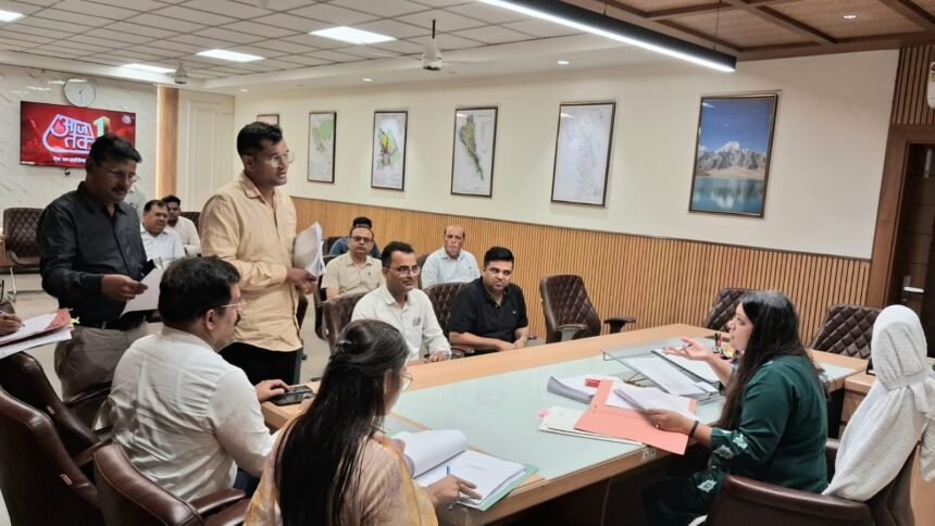 Instructions Issued for Quick Resolution of Traders’ Issues; District Magistrate Fixes Accountability of Officials IMAGE CREDIT TO सूचना विभाग
