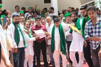 Corruption Allegations Against Nagar Panchayat Chairman; BKU (Tikait) Holds Protest, Assurance Given to Form Inquiry Committee IMAGE CREDIT TO रिपोर्टर