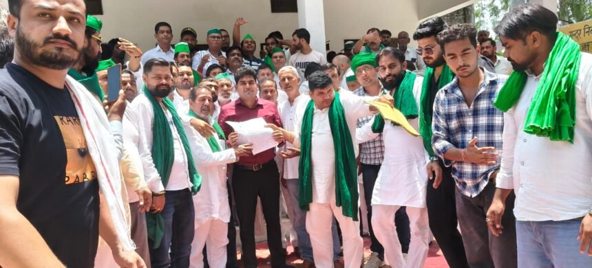 Corruption Allegations Against Nagar Panchayat Chairman; BKU (Tikait) Holds Protest, Assurance Given to Form Inquiry Committee IMAGE CREDIT TO रिपोर्टर