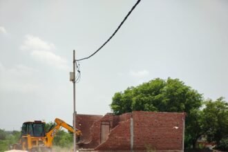 Ghaziabad: GDA Bulldozer in Action, Illegal Construction Spread Over 2,865 Square Meters Near Krishna Vihar Demolished IMAGE CREDIT TO: प्राधिकरण
