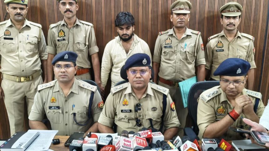 Khoda Police Arrests One Accused Involved in ATM Card Swap Fraud IMAGE CREDIT TO: पुलिस